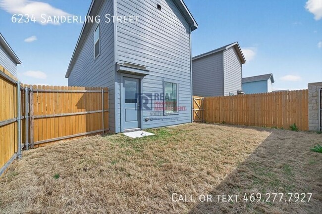 Building Photo - 6234 Sanderling St