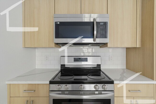 Building Photo - Beautiful 2Br/2Bth NEW CONSTRUCTION apartment!  Laundry in unit! Great locations!