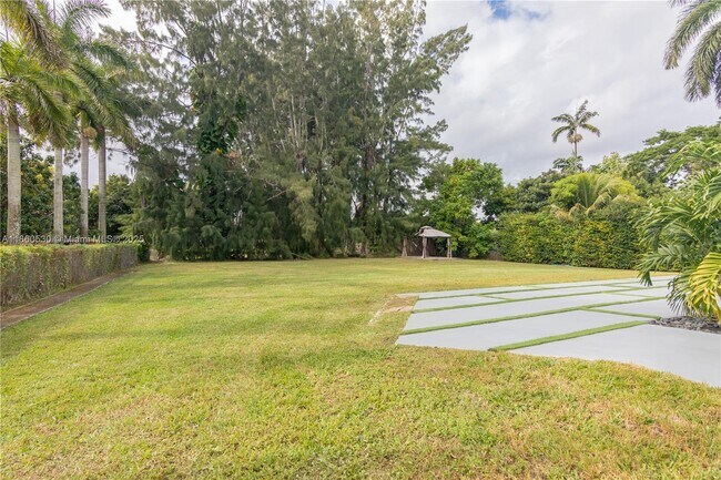 Building Photo - 3850 SW 130th Ave