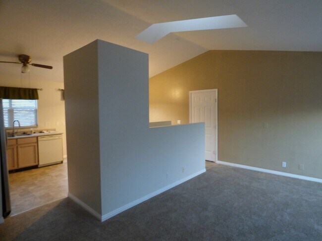 Building Photo - 3 Bd 2 Bath Home with Office