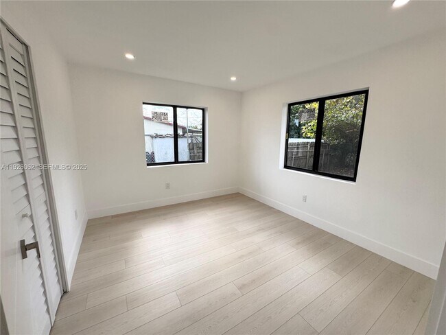 Building Photo - 15300 NW 32nd Ave