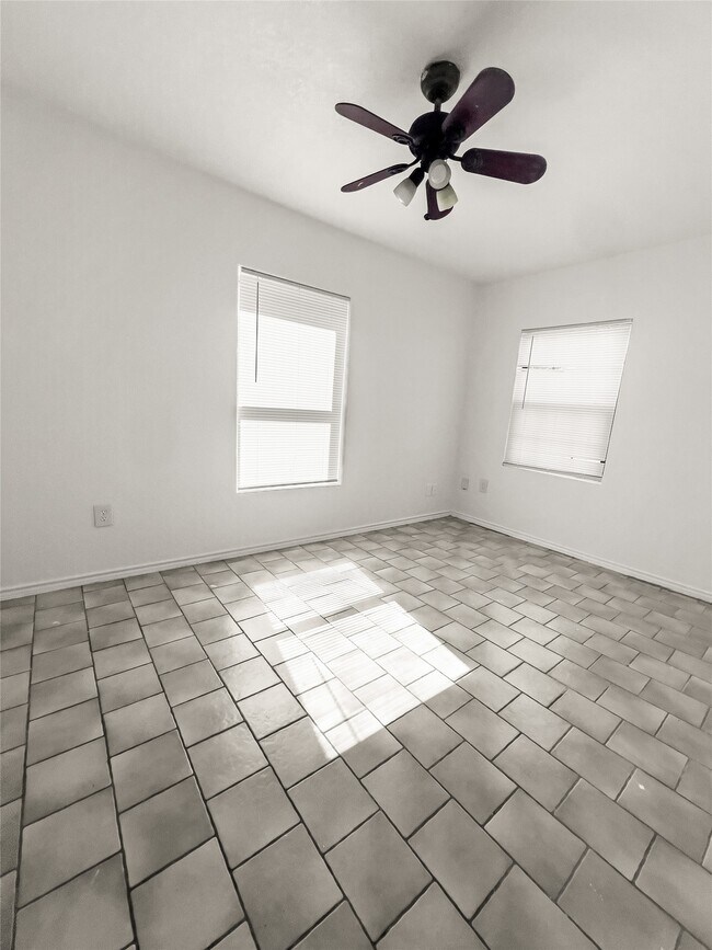 Building Photo - 4803 Robertson St