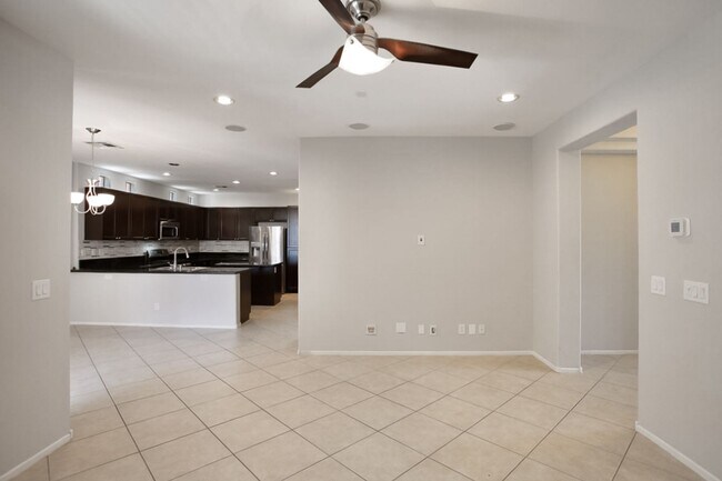 Building Photo - 4 Bedroom, 3 Den West Side Home