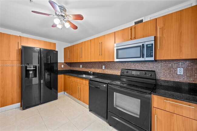 Building Photo - 3000 S Ocean Dr