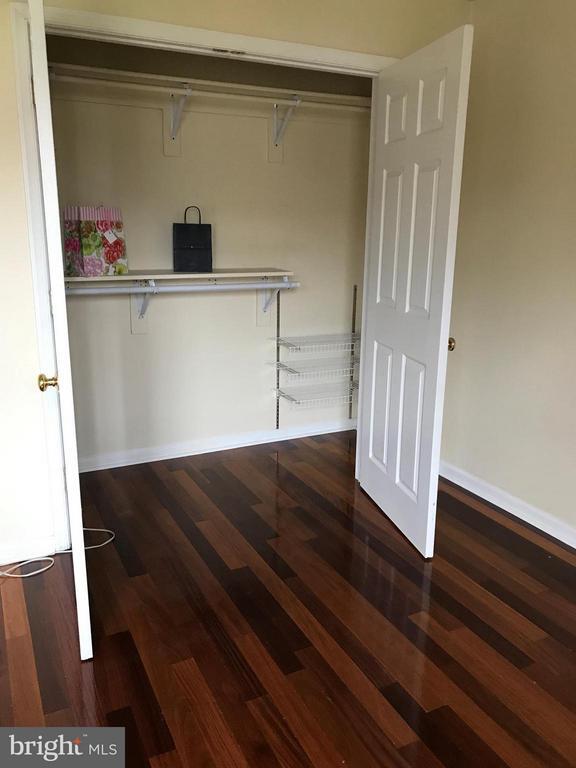 Building Photo - 2022 S Glebe Rd