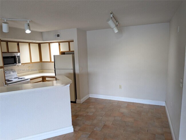 Building Photo - 731 Vista Isles Dr