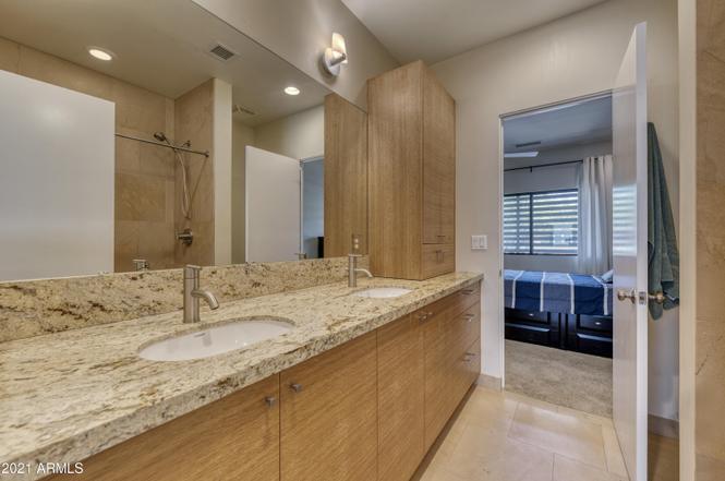 Building Photo - 4042 E Saint Joseph Way