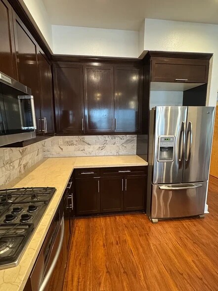 Building Photo - 395 E 4th St