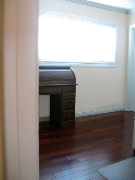 Building Photo - 3542 Kelton Ave