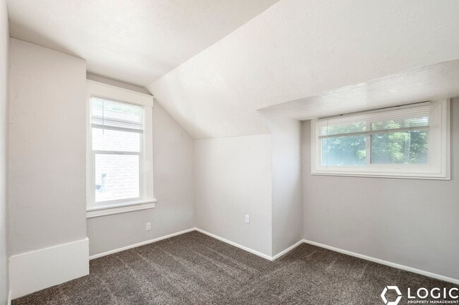 Building Photo - 559 E 800 S