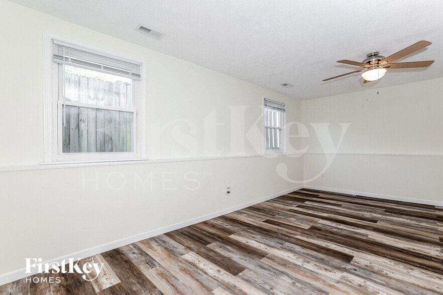 Building Photo - 1605 Rock Creek Dr