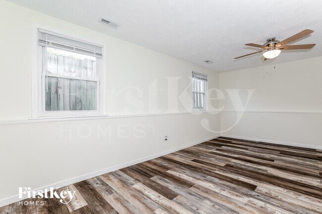 Building Photo - 1605 Rock Creek Dr