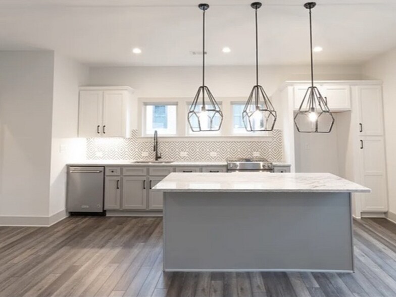 Building Photo - 615 King Arnold St