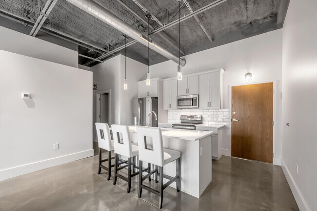 Building Photo - 480 Skain Ave