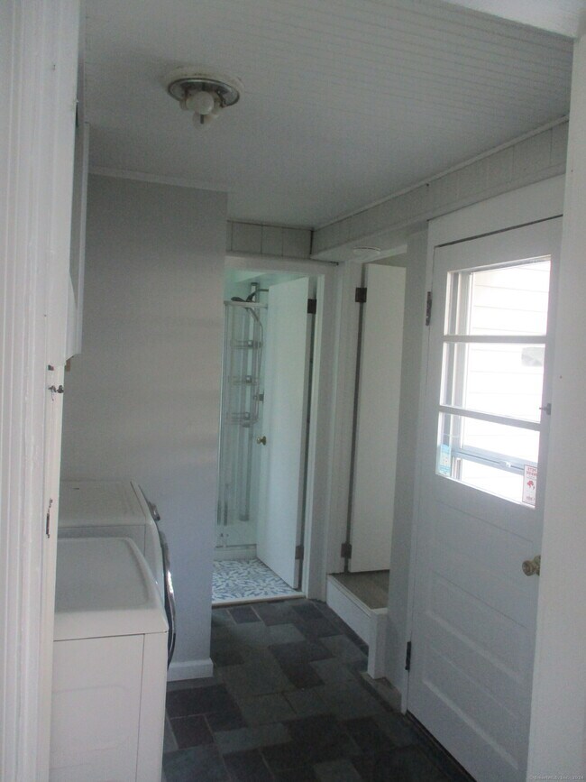 Building Photo - 10 Leuvine St