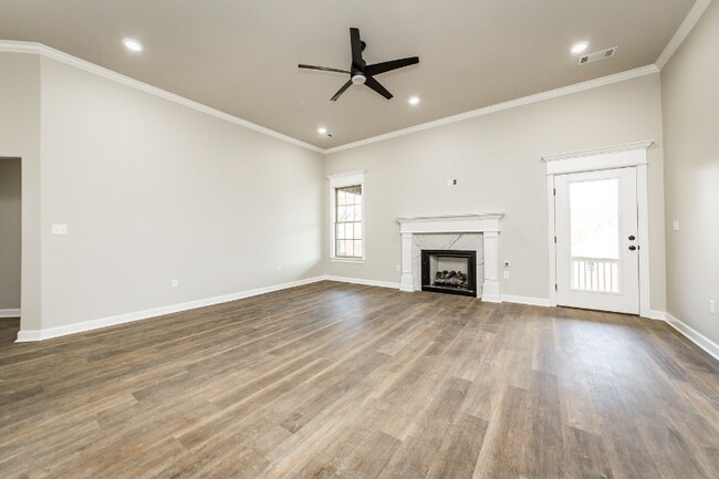 Building Photo - 17304 Hollow Pine Dr