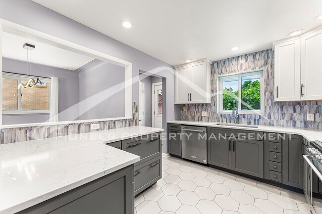 Building Photo - Charming Updated home with Garage and Cent...