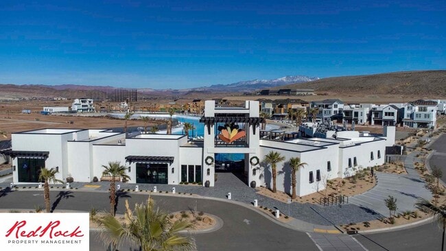 Building Photo - Spacious 3 Bedroom Unit in Desert Color Wi...