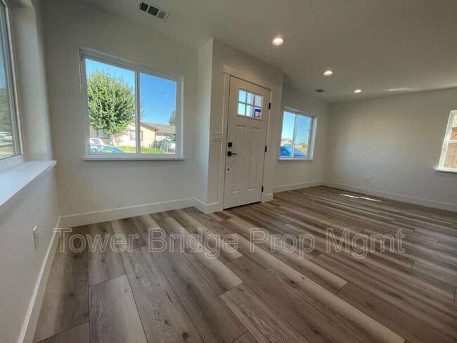 Building Photo - 2839 Taft St