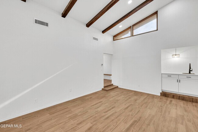 Building Photo - 3540 E Glen Dr