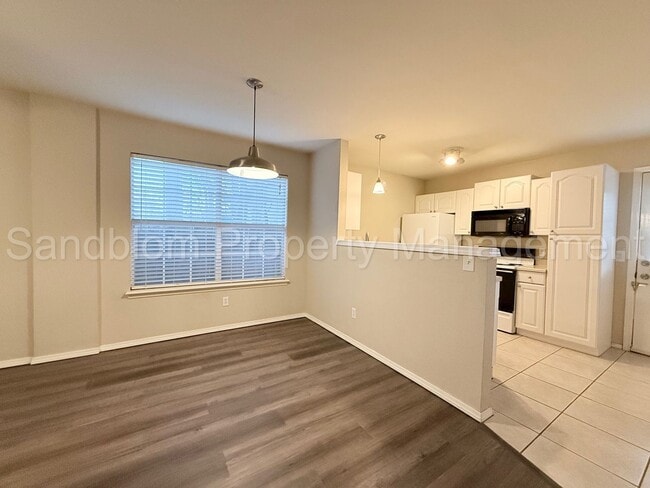 Building Photo - 4031 Rawson Rd