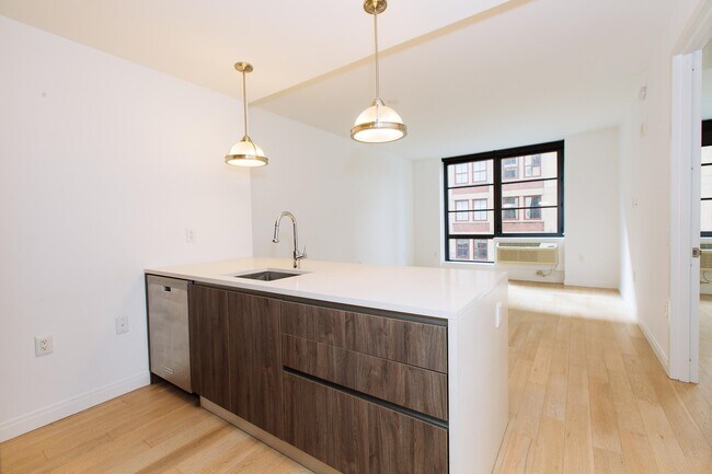 Building Photo - 160 1st St