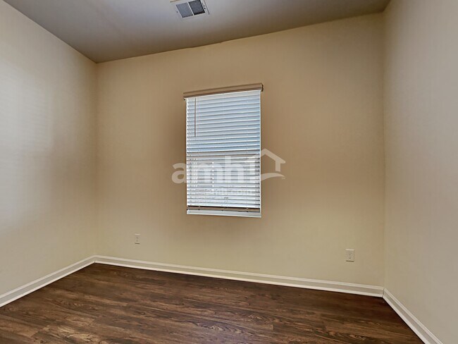 Building Photo - 190 Orion Way