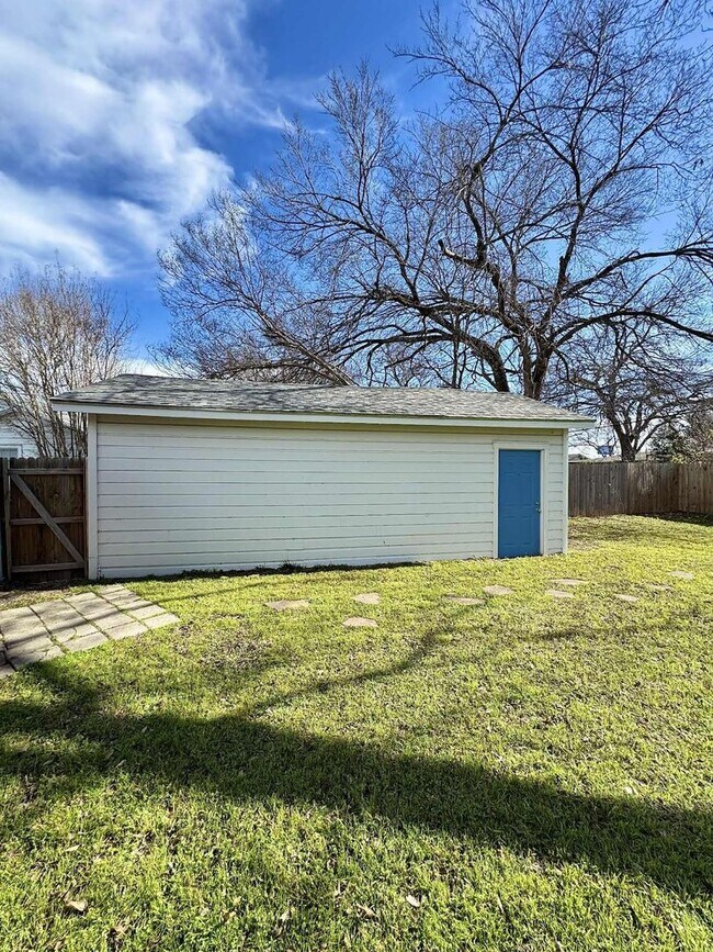 Building Photo - 4000 Austin Ave