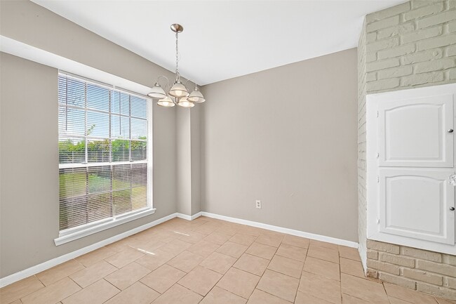 Building Photo - 403 Mistywood Dr