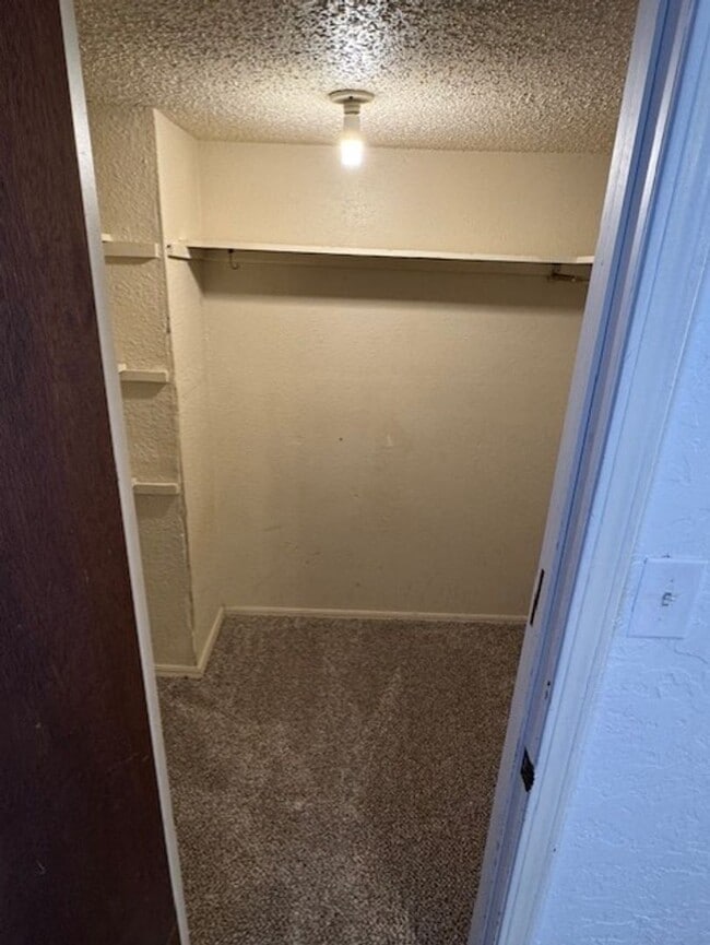 Building Photo - 2 Bedroom Duplex Central Norman