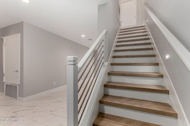 Building Photo - 4525 N 40th St