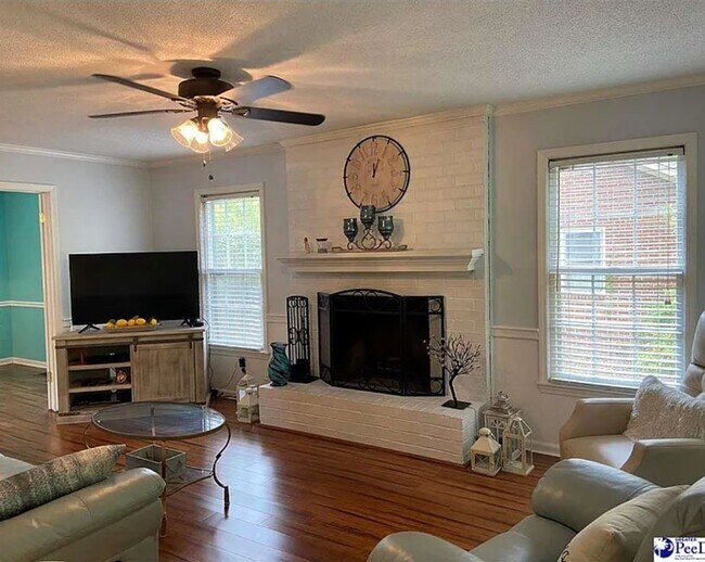 Building Photo - 3 bedroom 2 bath - In the heart of Florence