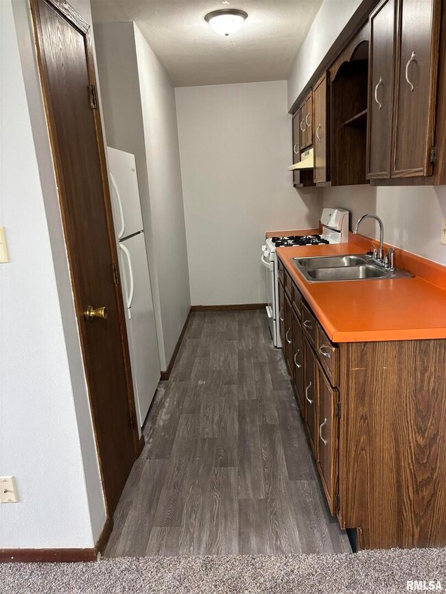 Building Photo - 1320 E 38th St