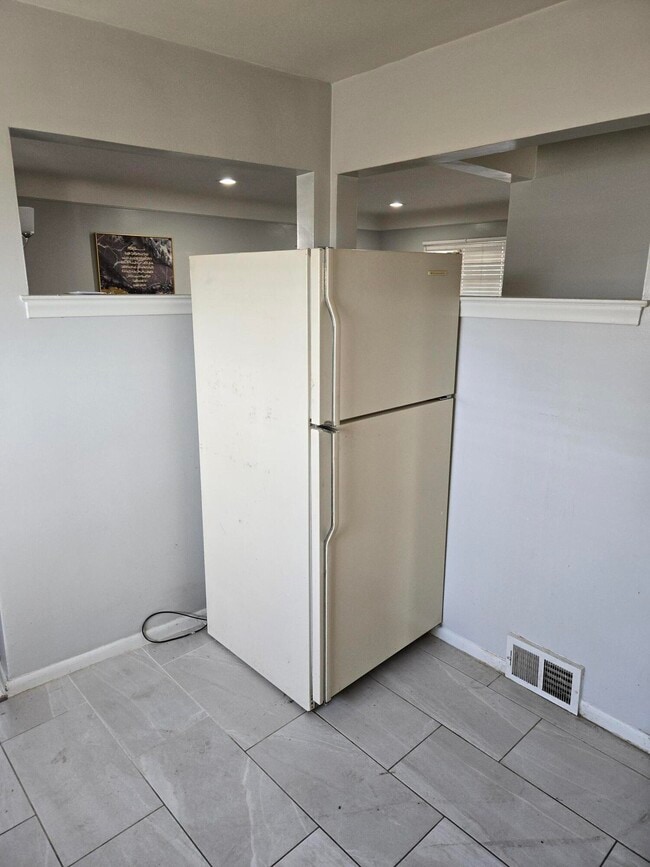 Building Photo - 27294 W Pleasant Ridge Dr