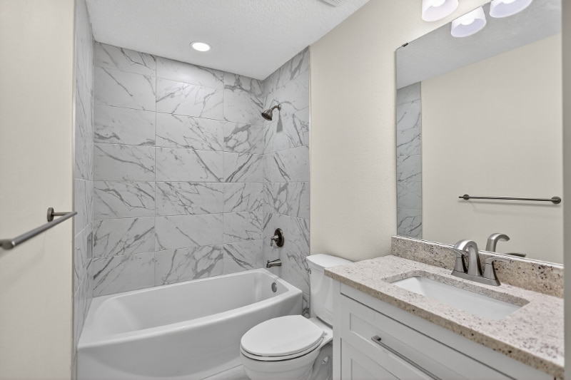 Building Photo - 920 23rd St E