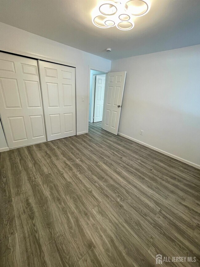 Building Photo - 1307 cricket Ln