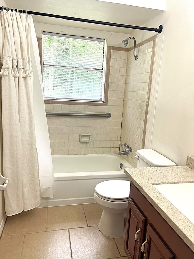 Building Photo - 560 Beverly Dr