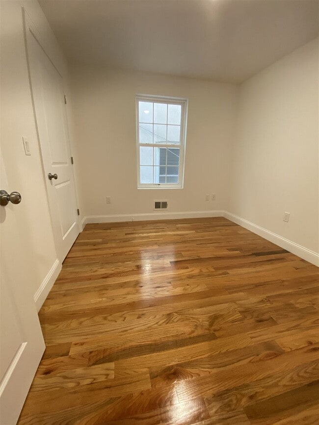 Building Photo - 55 63rd St