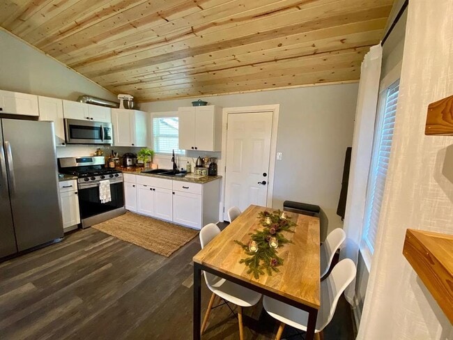 Building Photo - 1804 Adina St