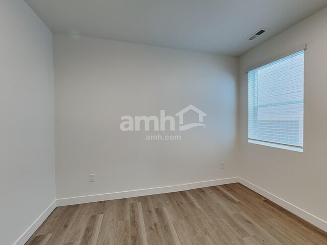 Building Photo - 4823 85th Dr NE