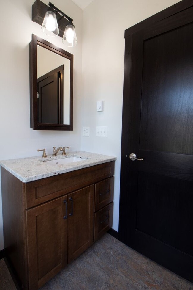Building Photo - AVAILABLE JULY - Renovated Luxury 1 bed/1 bath Home on PARK POINT