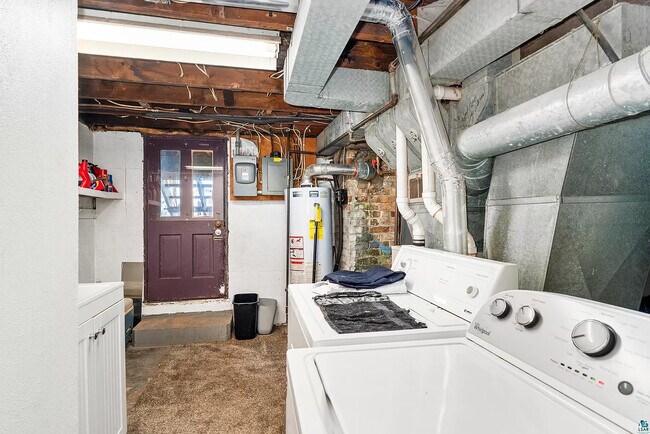 Building Photo - 2114 E 4th St