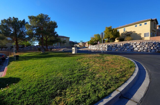 Building Photo - 3555 Meridale Dr