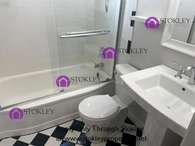 Building Photo - 1692 Oak Park Blvd