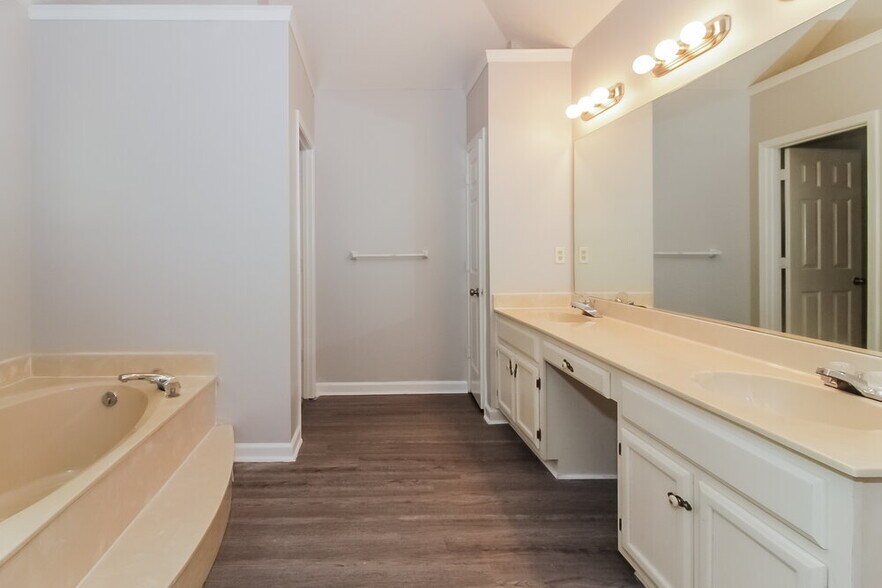 Building Photo - 269 Locust Grove Dr