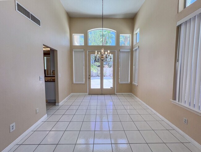 Building Photo - Pool Home in Gated Community