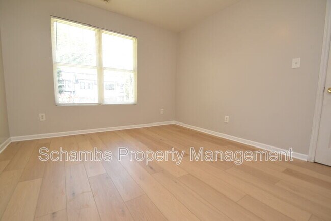 Building Photo - 824 Cumberland St