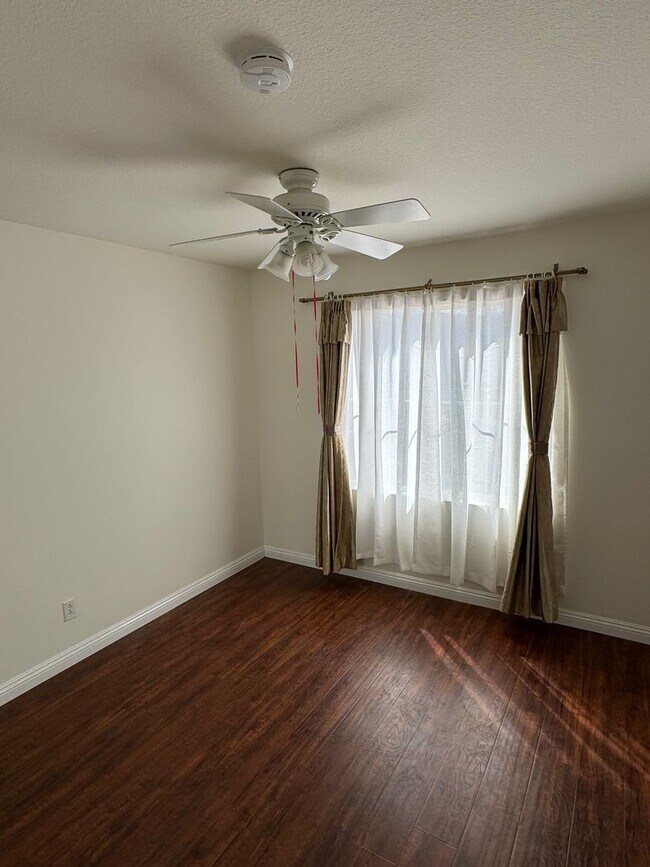 Building Photo - Updated newer home in gated Lang Ranch community