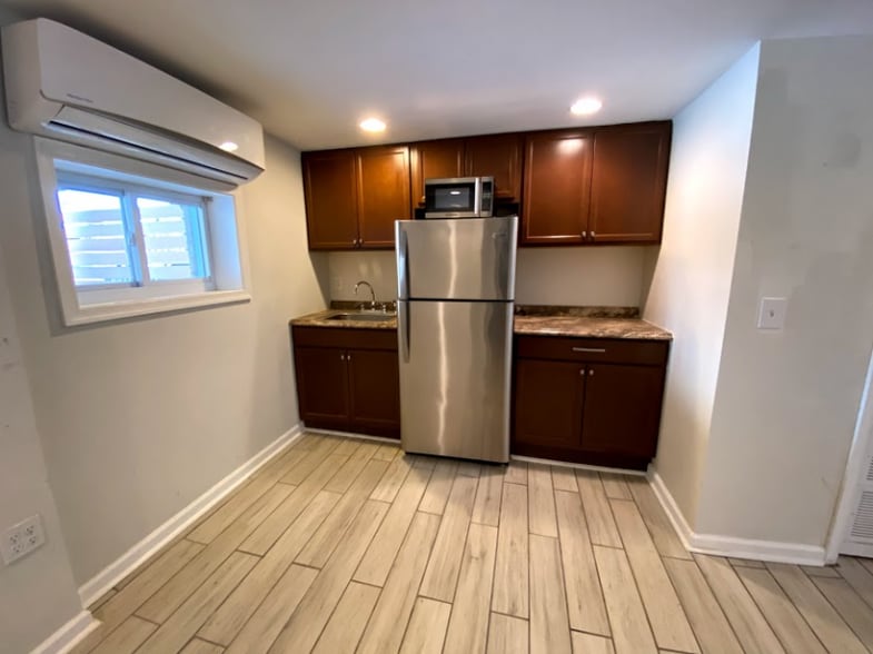 Building Photo - 220 Ascot Pl NE