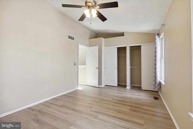 Building Photo - 13 Dancer Ct